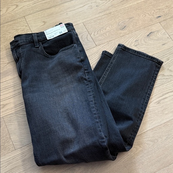 Uniqlo Women's Black Straight Jeans NWT Size 32 - Picture 1 of 6